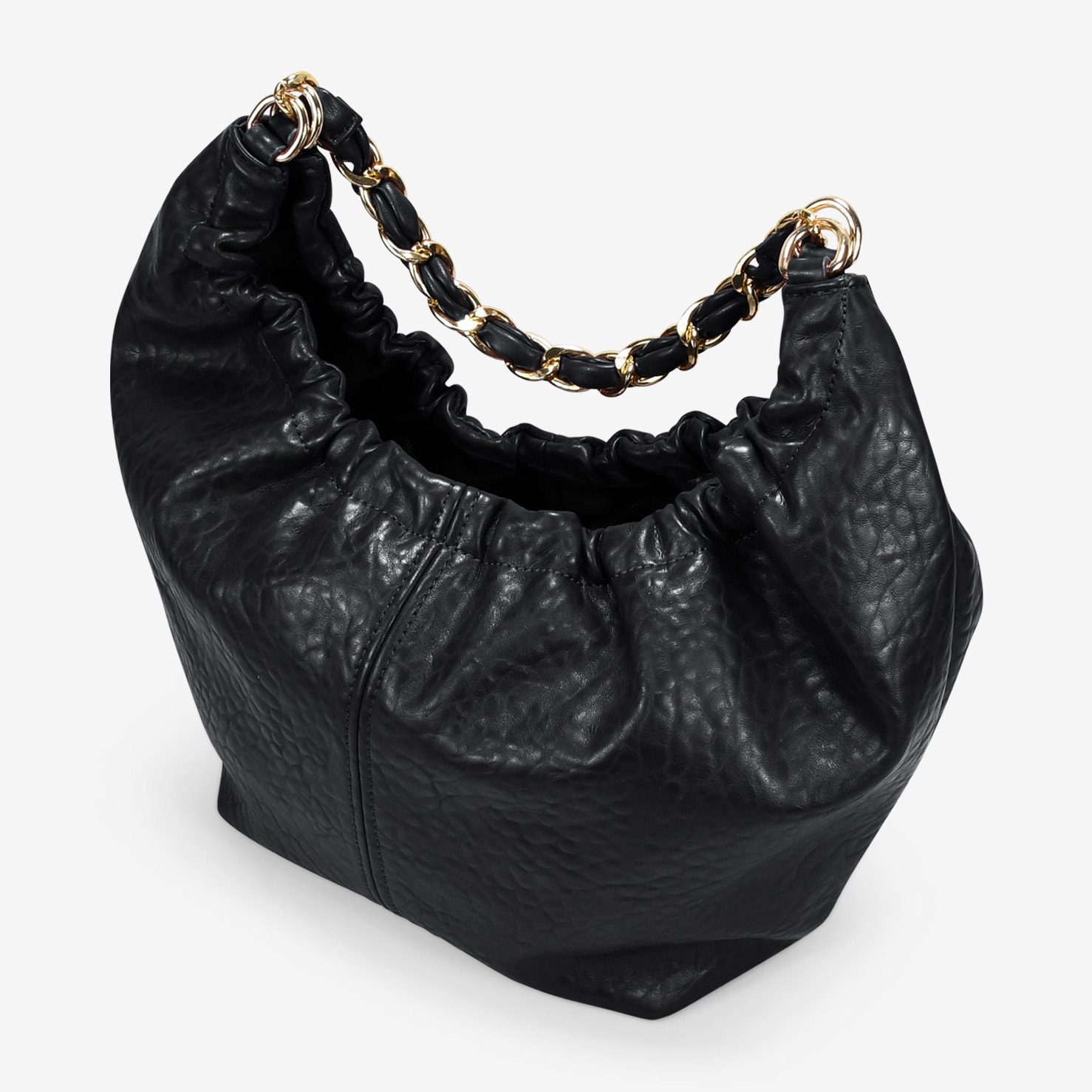 Bolso de hombro negro con cadena