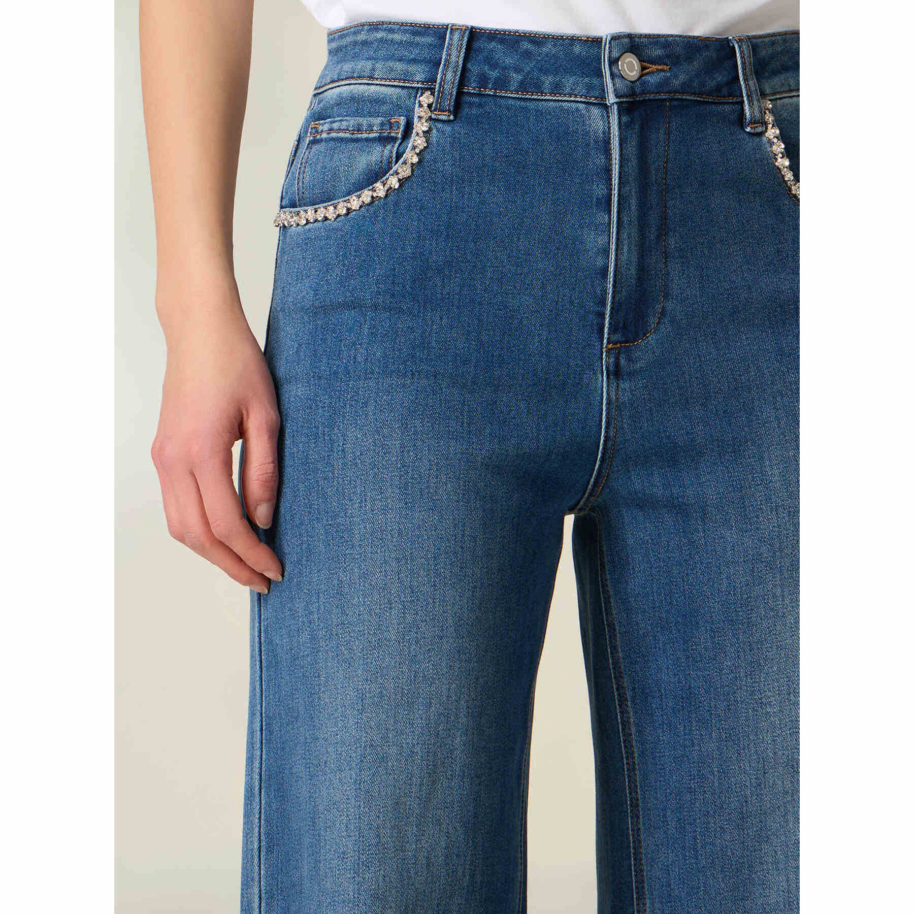 Oltre - Jeans palazzo con catena gioiello - Blu