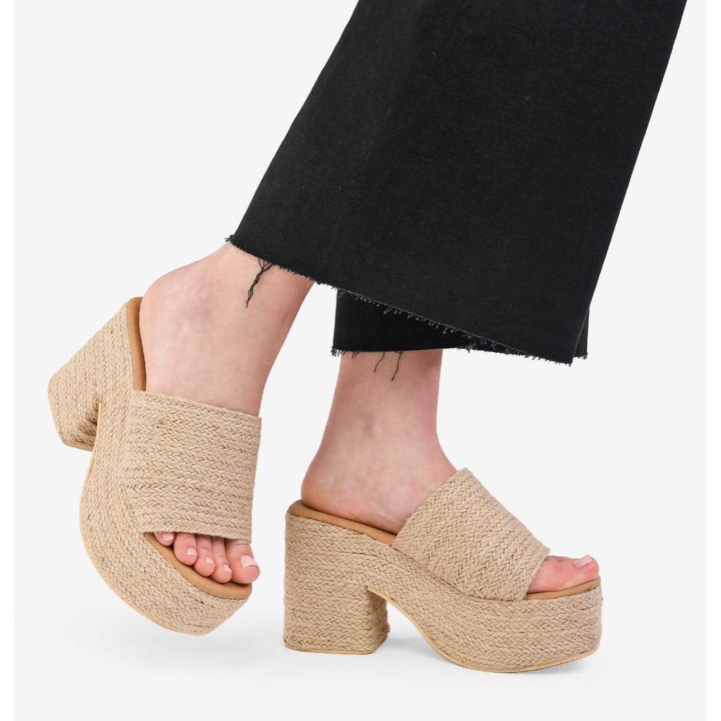 Sandalias de esparto con tacón y plataforma