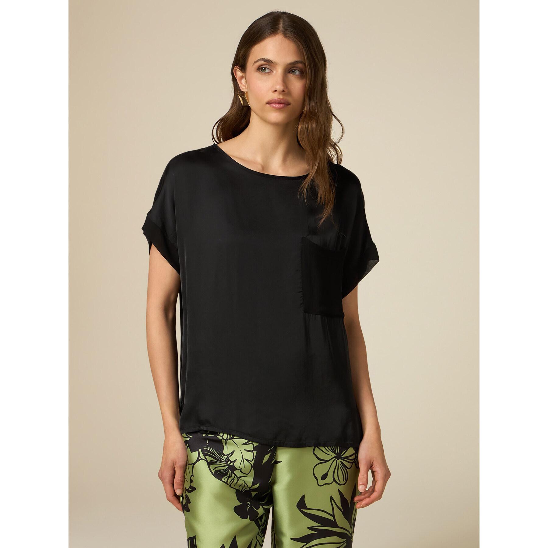 Oltre - Blusa de raso con pequeño bolsillo - Negro