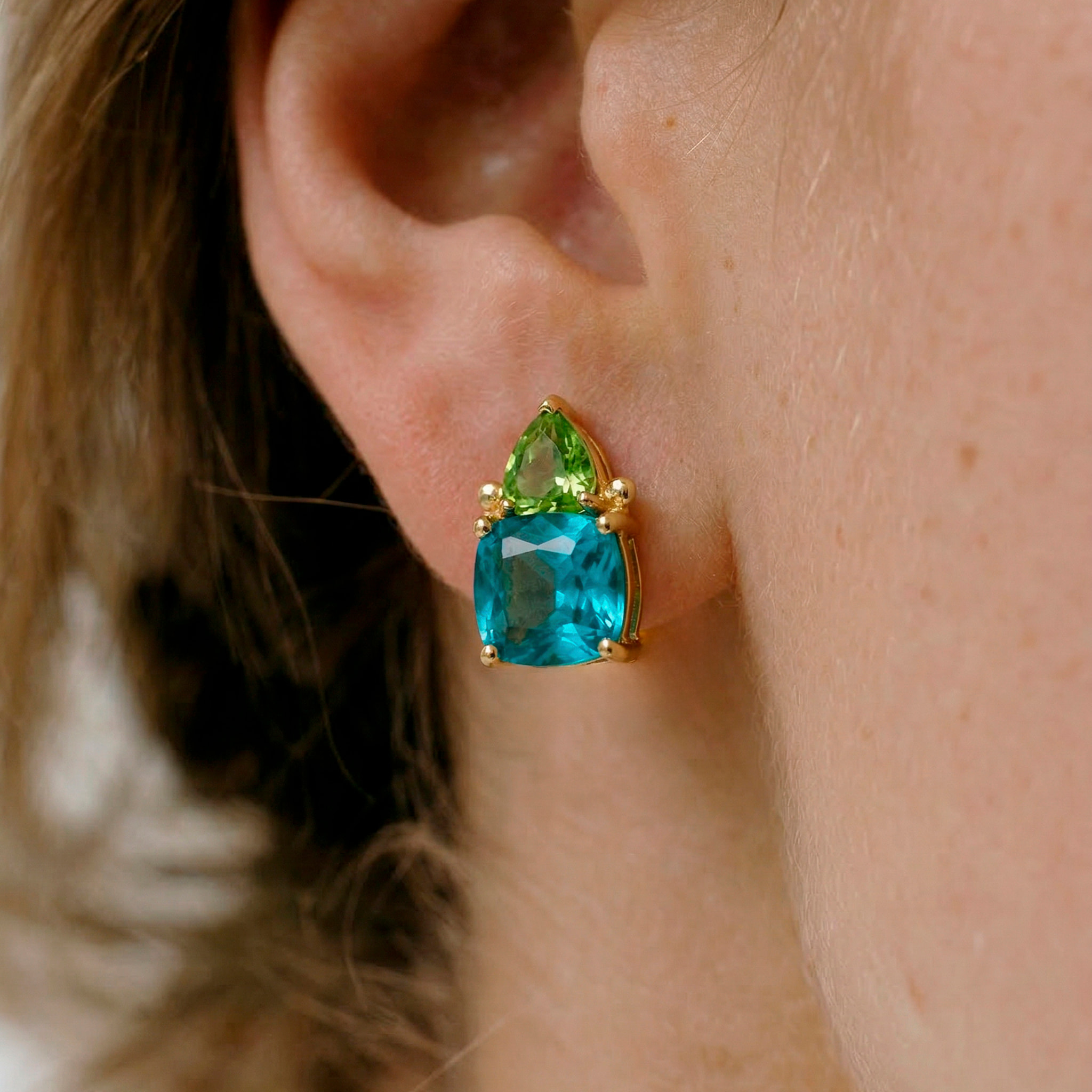 Pendientes Ilkan acabado oro amarillo 18k