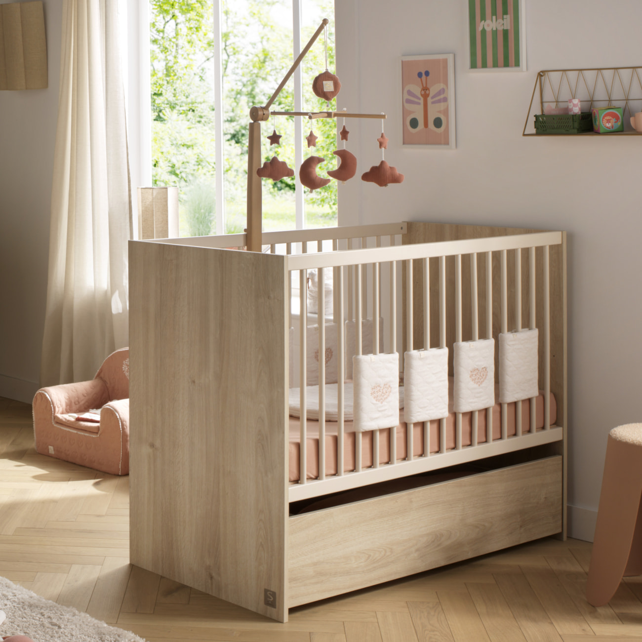 Lit bébé 120x60 à barreaux avec têtes en panneaux