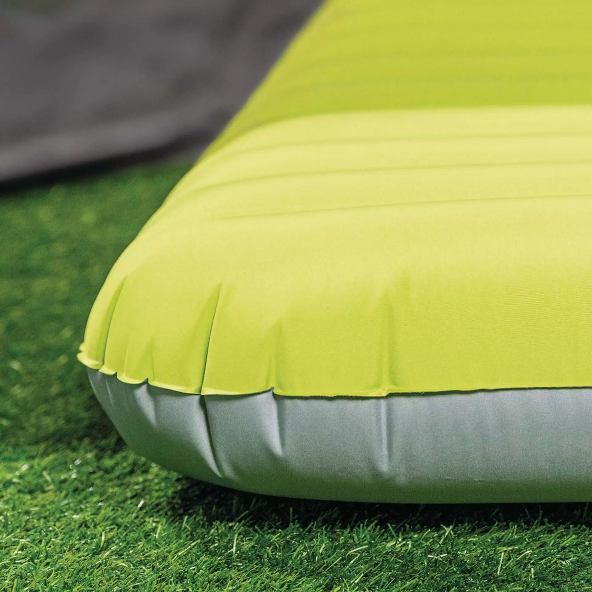 Intex 64097NP - Materasso Gonfiabile Camping Singolo in TPU, Verde, con Pompa Elettrica Portatile, 76x191x17 cm
