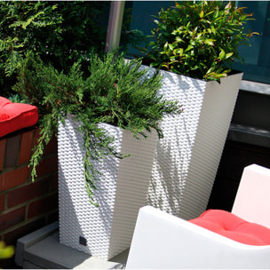 Maceta alta cuadrada 19 l de plástico con depósito en color blanco, 45 (alto) x 24 (ancho) x 24 (profundo) cms