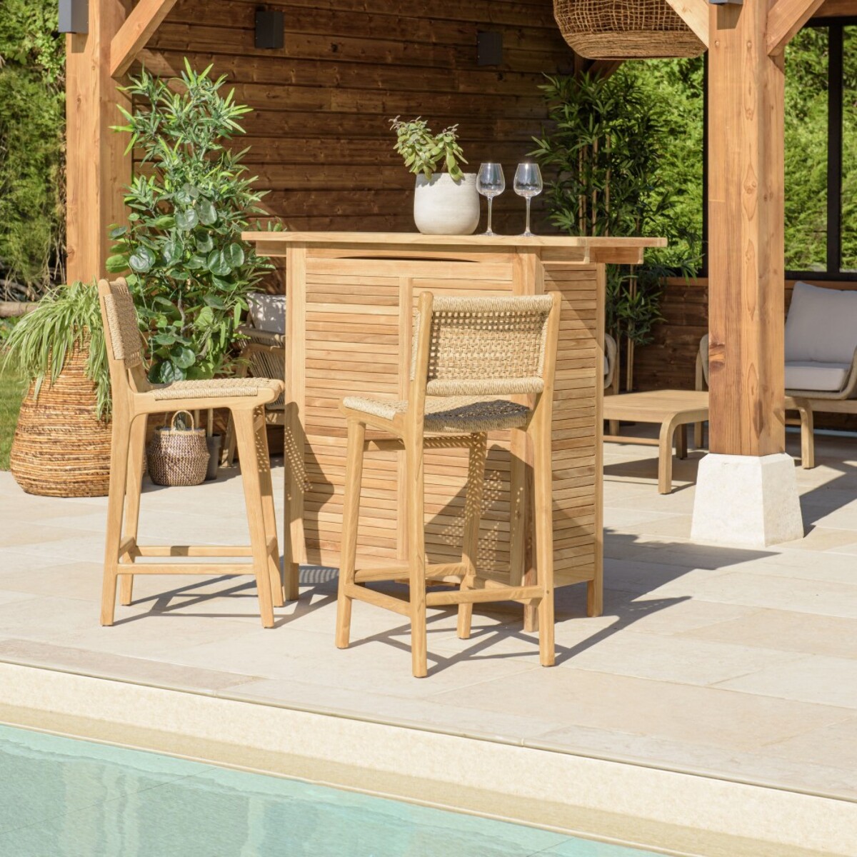 VALERIA - Lot de 2 tabourets bar de jardin en bois de teck rotin beige