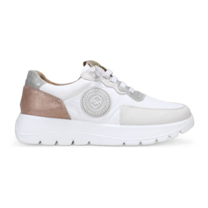Zapatillas blancas con cordones elásticos