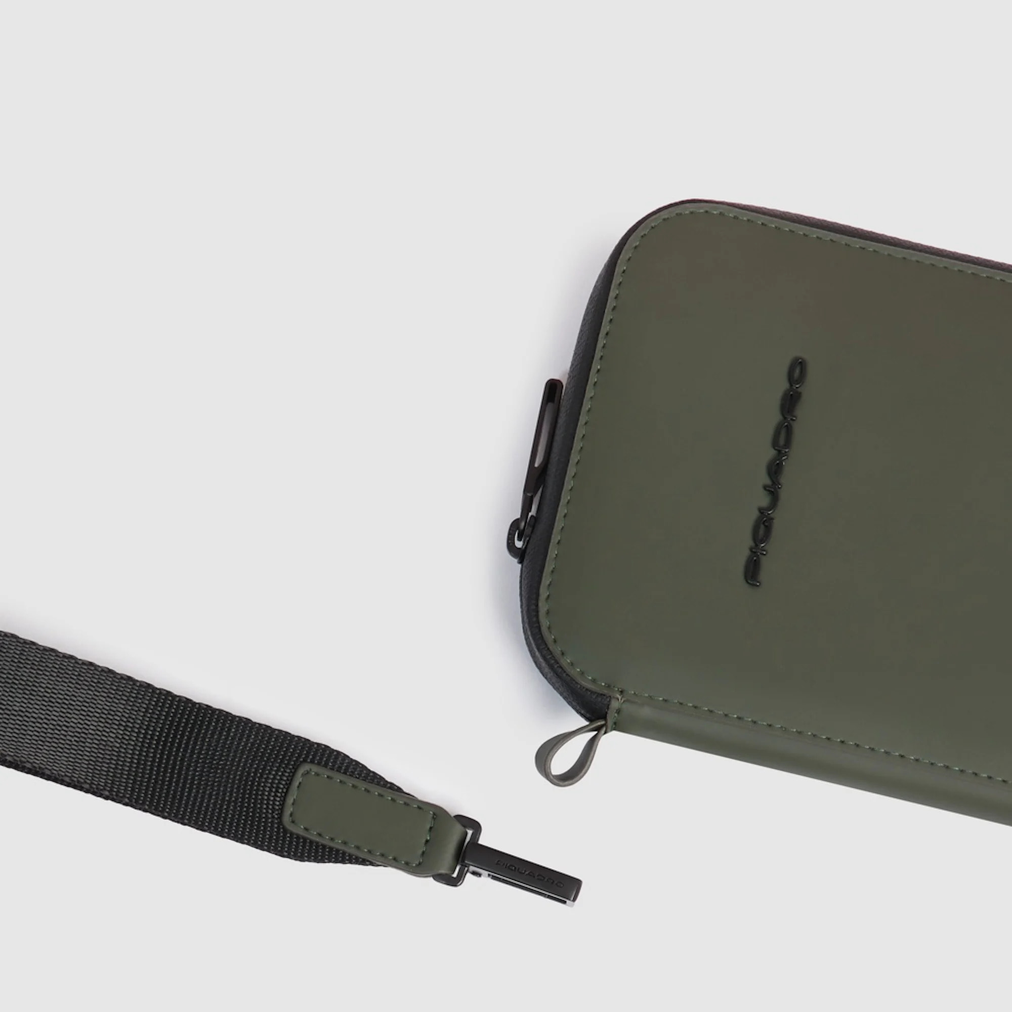 Piquadro Porta passaporto con zip, porta carte di credito e protezione RFID