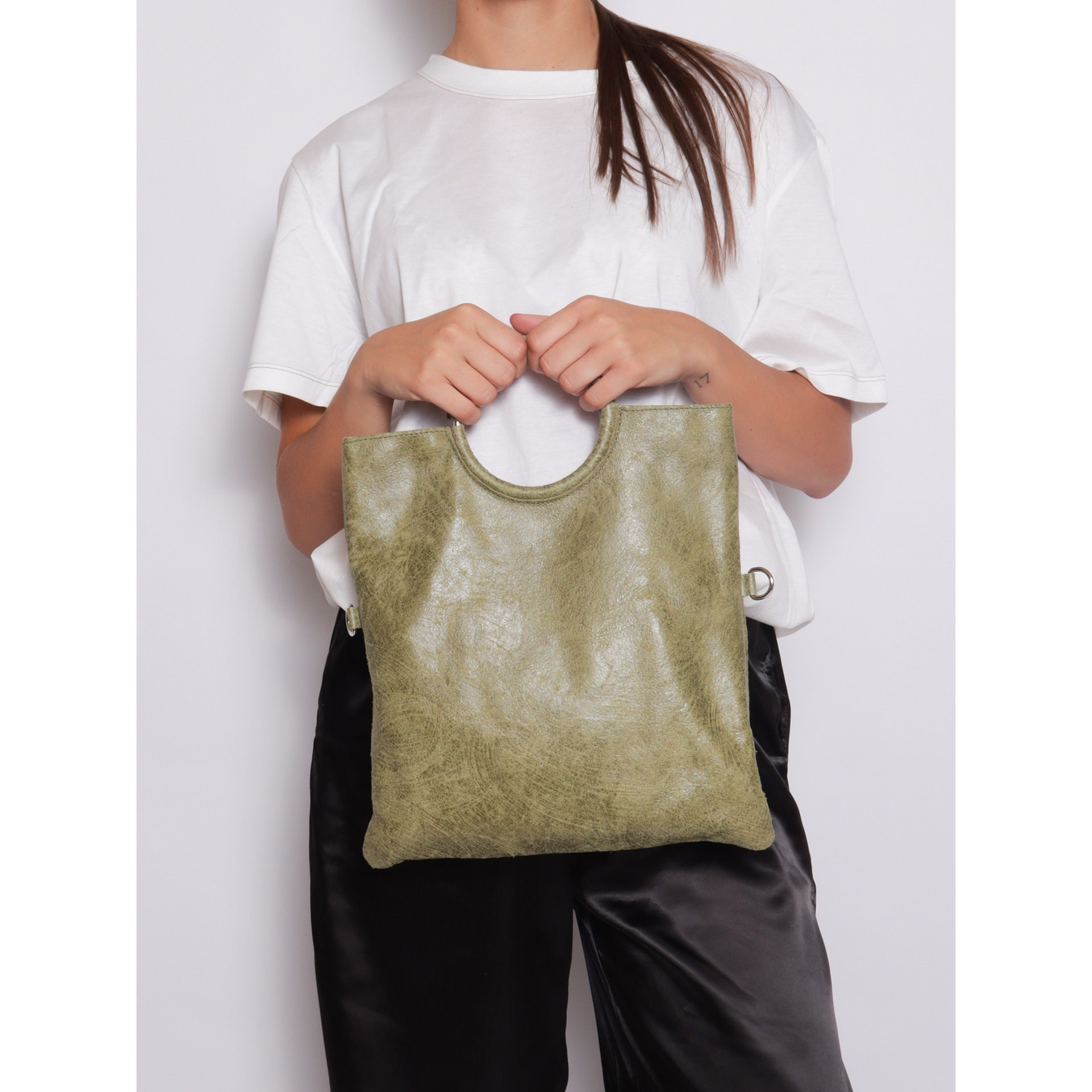 Borsa a mano da donna Made in Italy - Modello Velvet - 100% pelle scamosciata - 29.0 x 30.0 x 1.0 cm