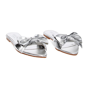 Sandalias planas plateadas en laminado