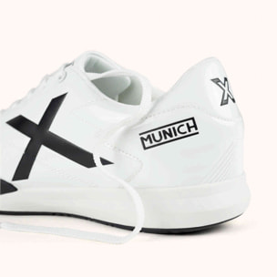 MUNICH M39 04 Zapatillas urbanas de inspiración futsal en color blanco
