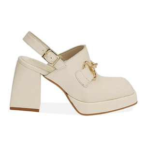 Sabot de piel color crema, tacón 9 cm.