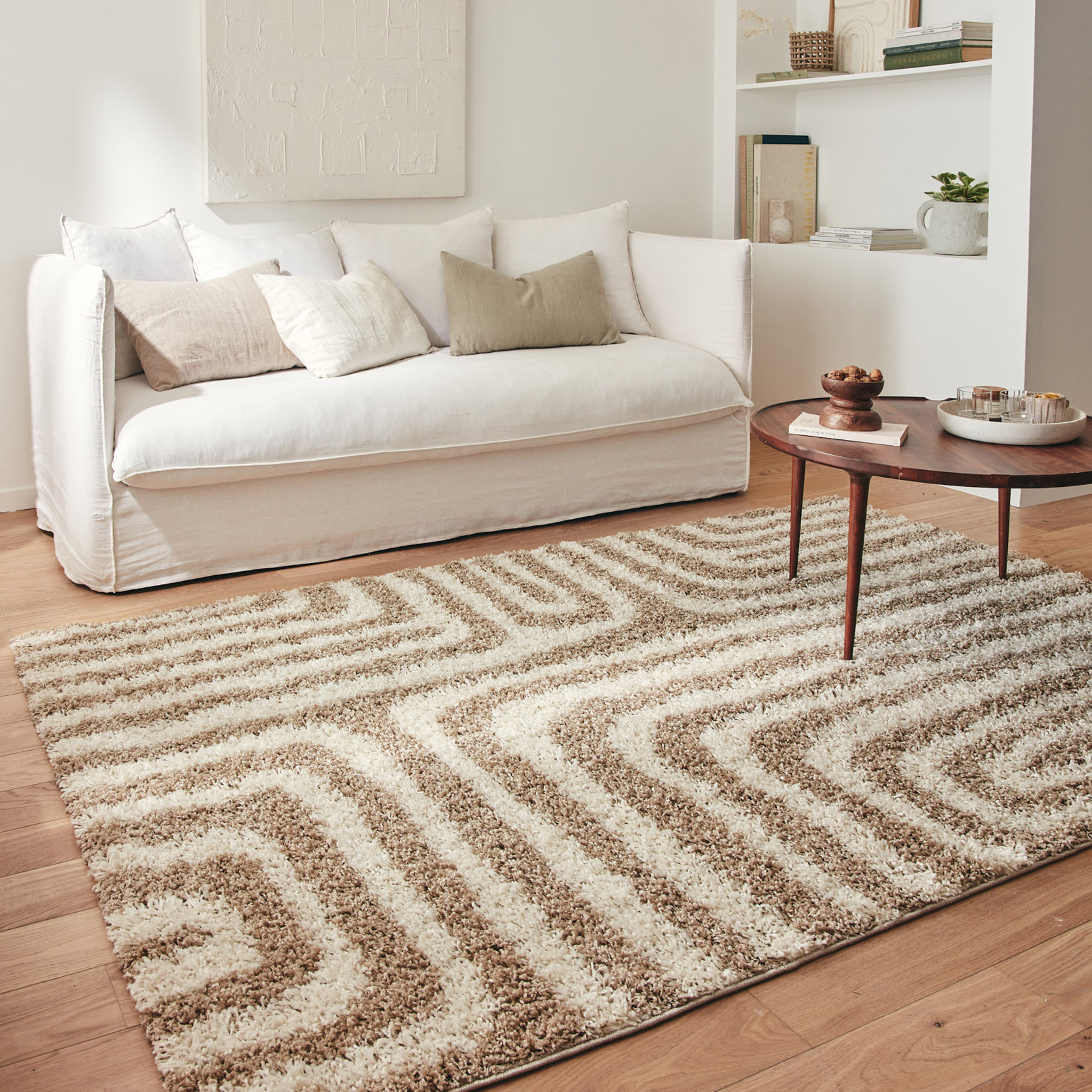 OLYMPE - Tapis shagy à poils long à motif géométrique - Beige