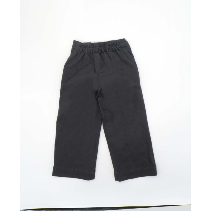 Pantalón de sarga gris oscuro con botones beige