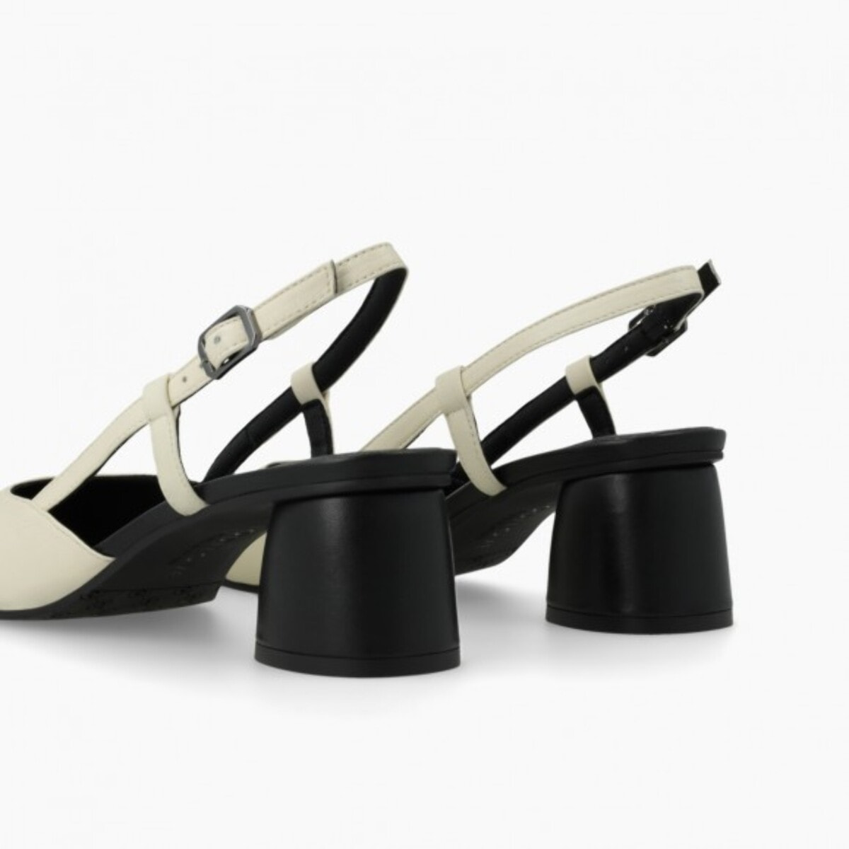 ZAPATOS DE SALÓN BLANCOS Y NEGROS ROL4343