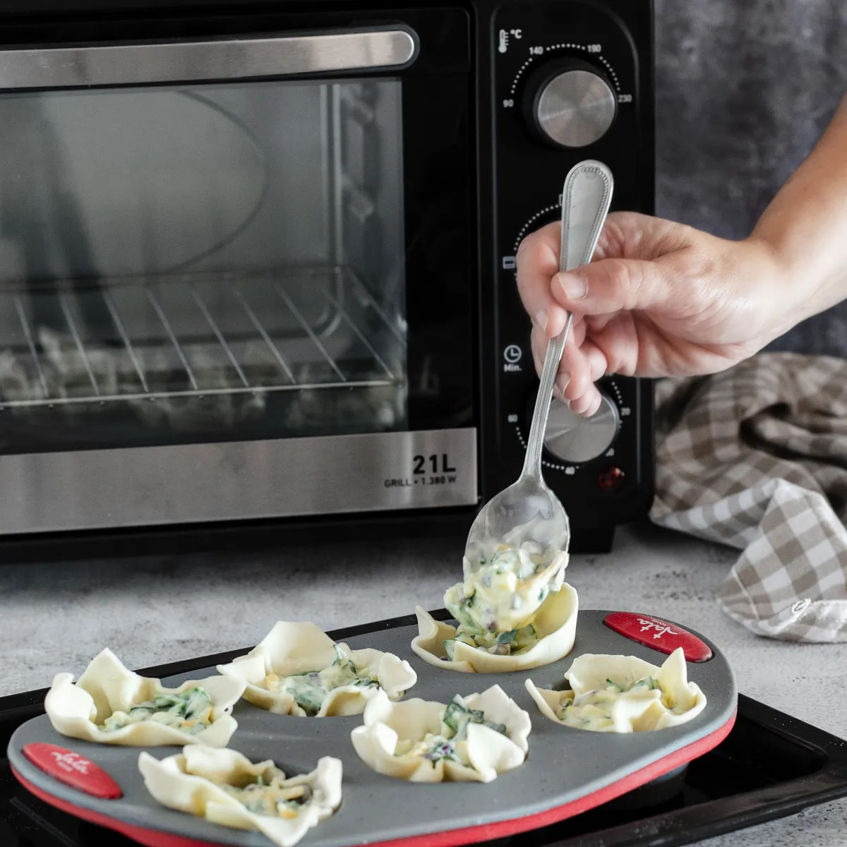 Horno de sobremesa JATA HN921 de 21 litros. 2 funciones: horno y grill. Con temporizador