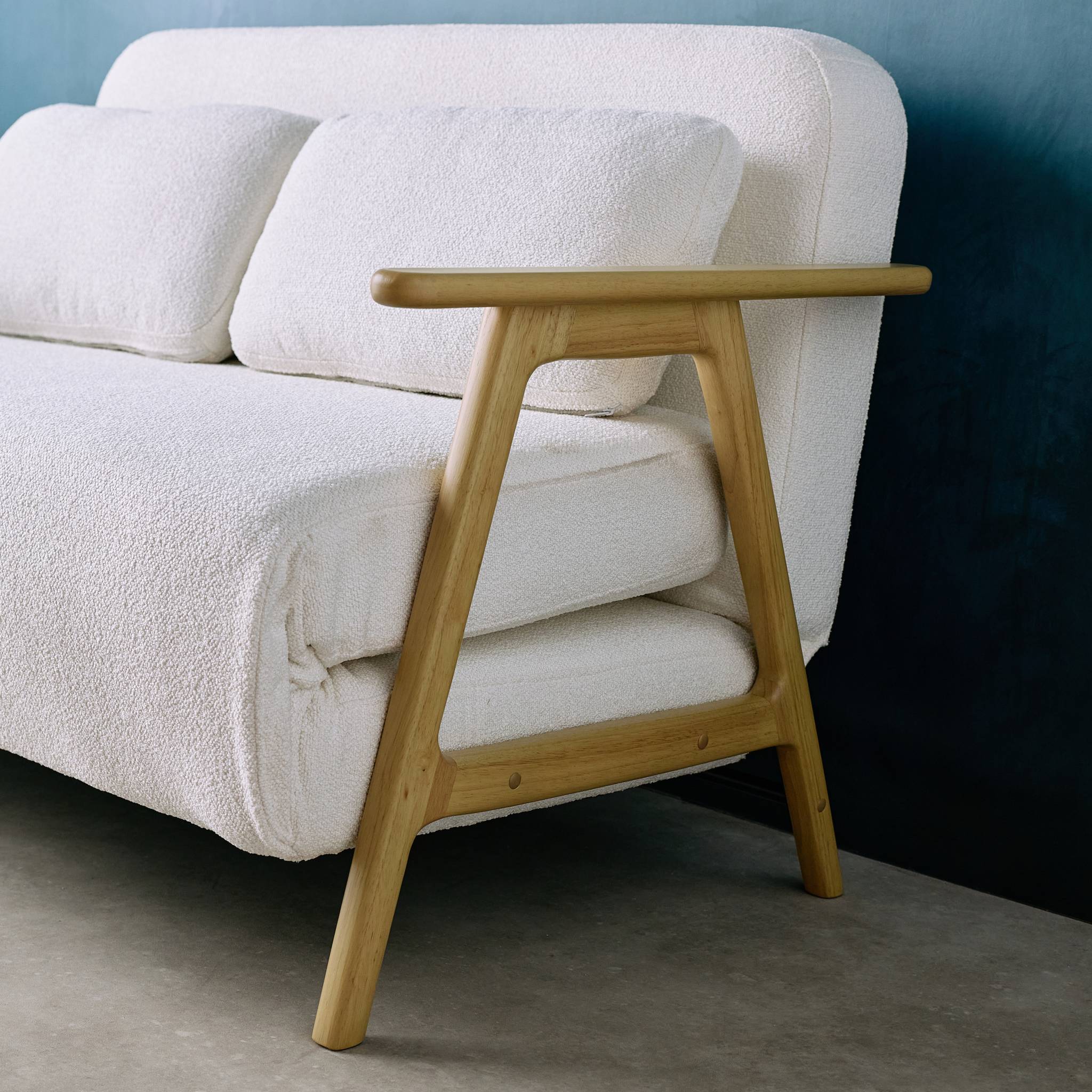 Banquette canapé convertible 2 places bois d'hévéa et bouclette texturée crème L 133 x P 81 x 84cm - Sven