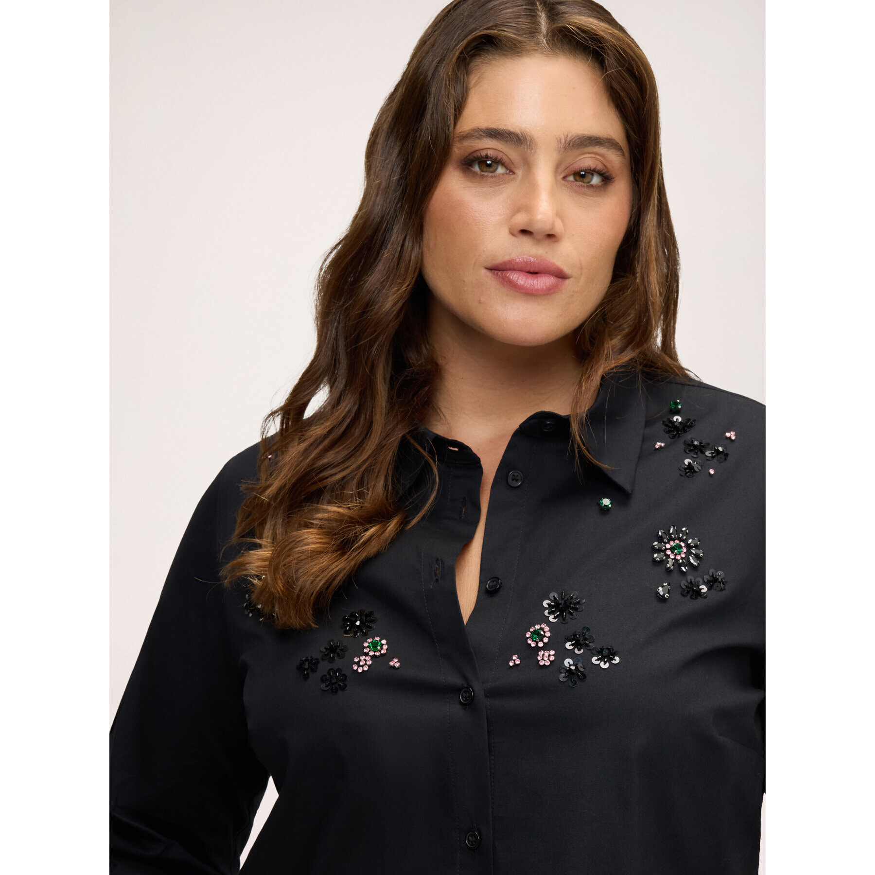 Fiorella Rubino - Camicia in cotone con applicazioni gioiello - Nero