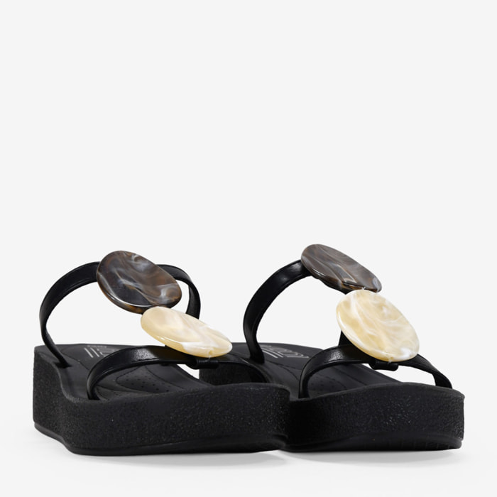 Sandalias de cuña negras con piedras