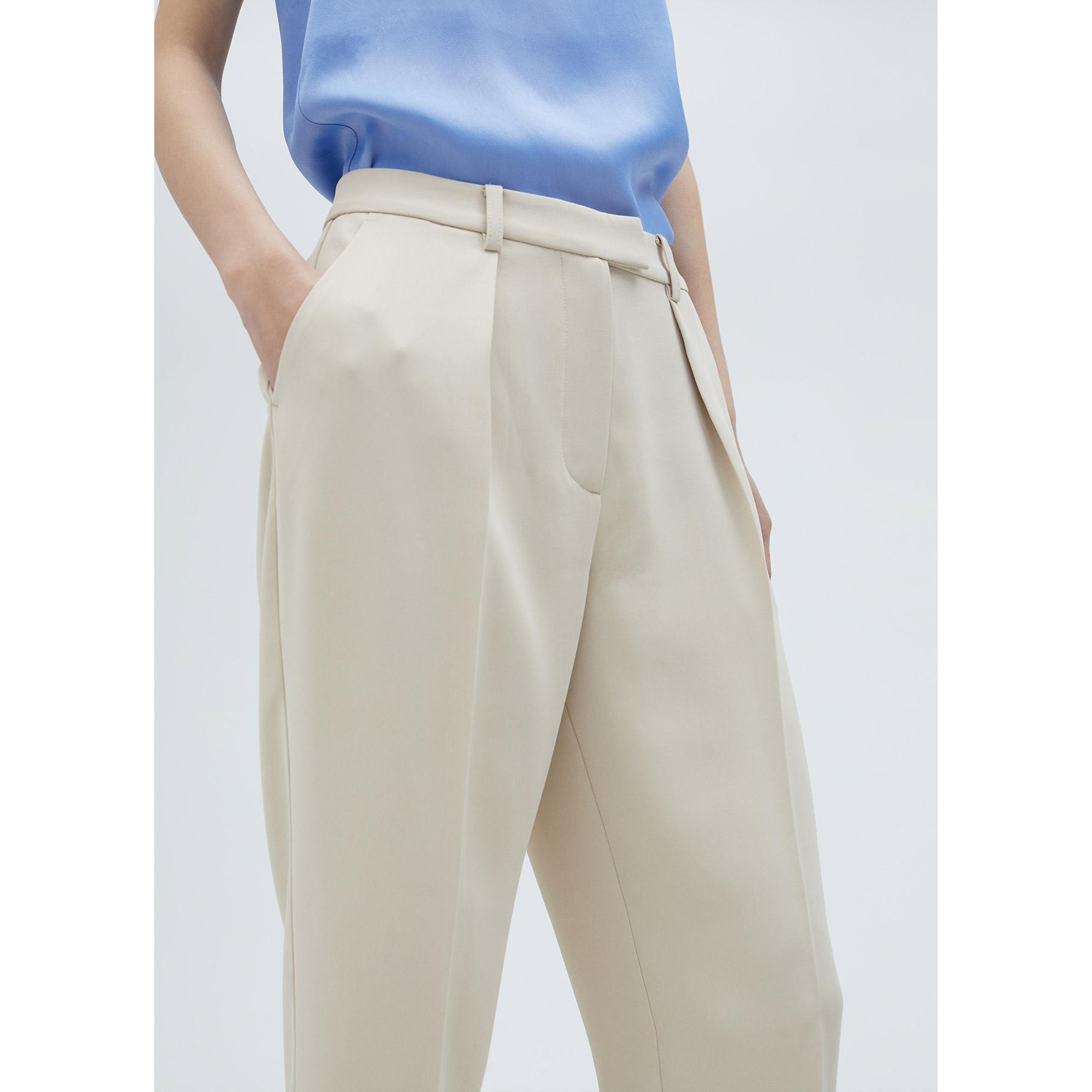 Pantaloni morbidi nude