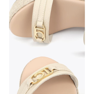 Zeppa effetto rafia con cinturino personalizzato.