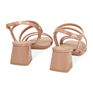 Sandalias de tacón nude de charol