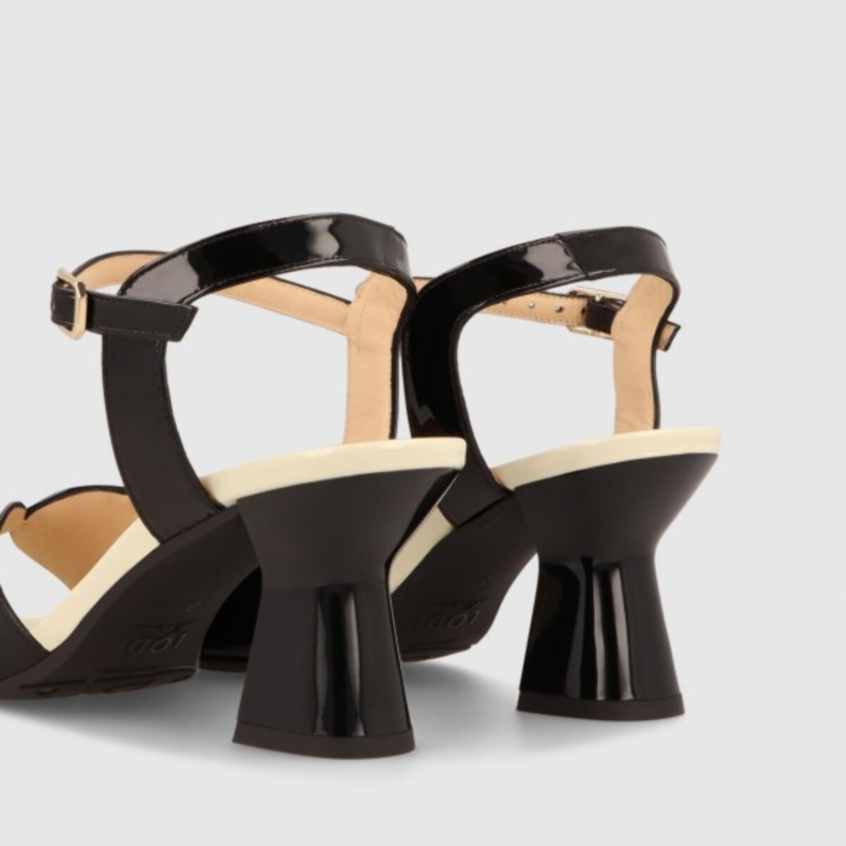 SANDALIAS NEGRAS LOR3200-X