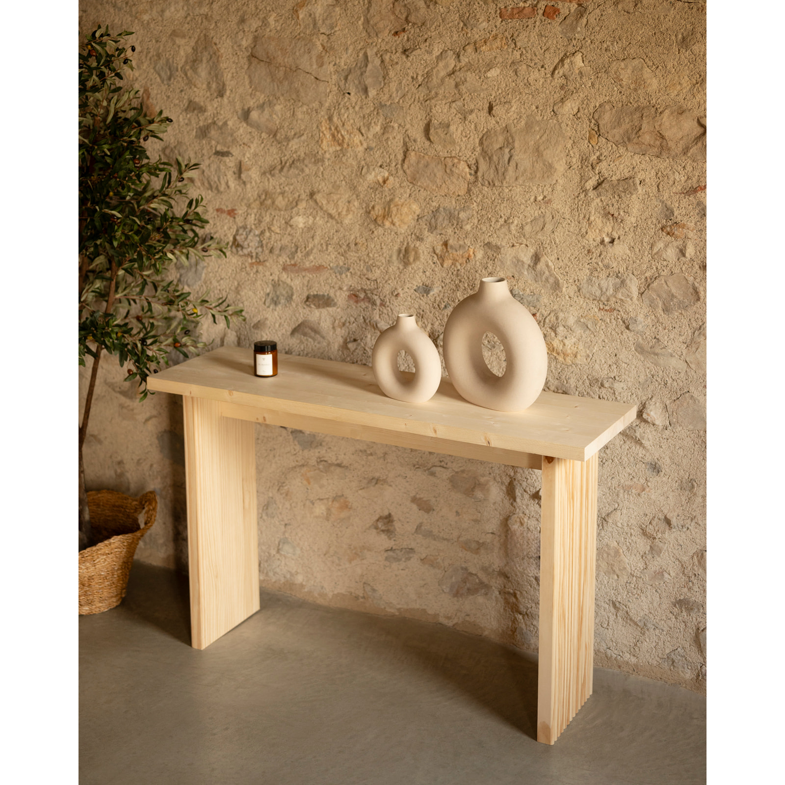 Consola de madera maciza en tono natural de 120x80cm Alto: 35 Largo: 120 Ancho: 80