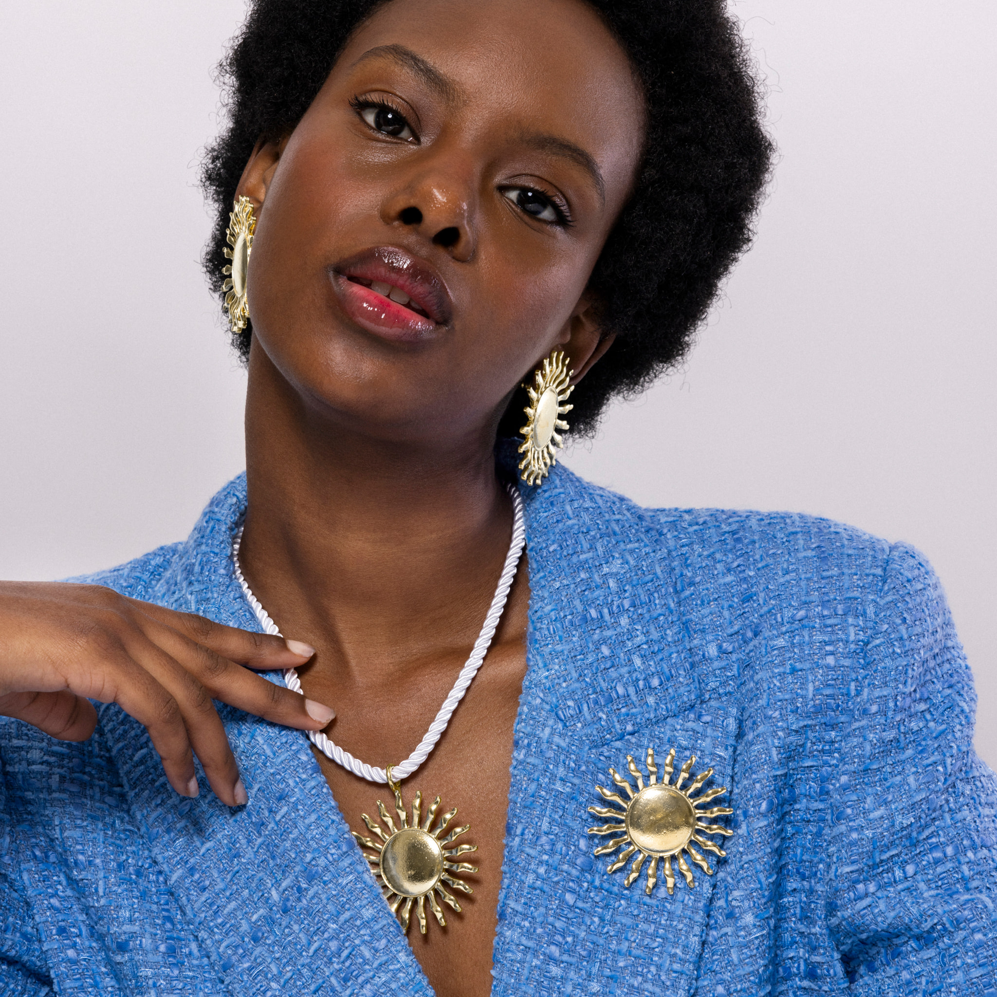 Broche Lux by Lux acabado en oro amarillo 18K