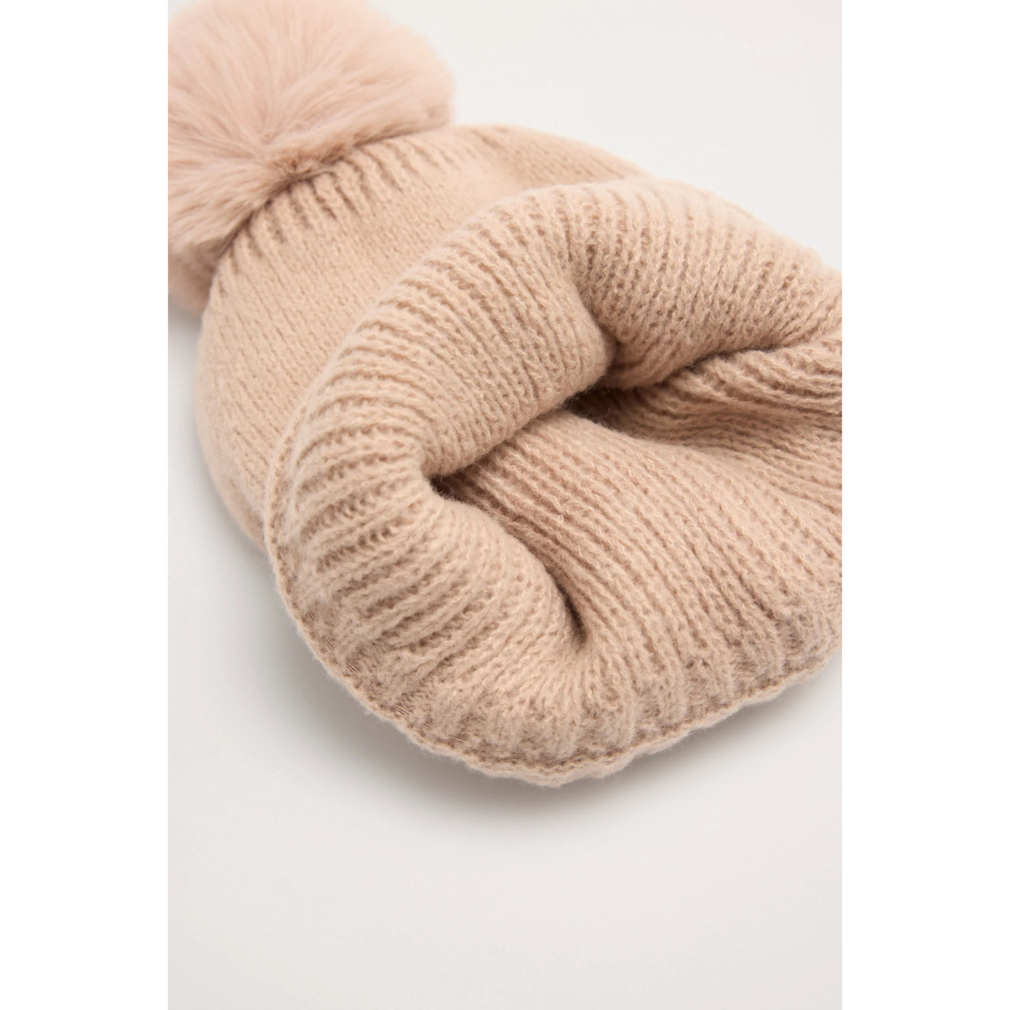 Cappello con pompon beige