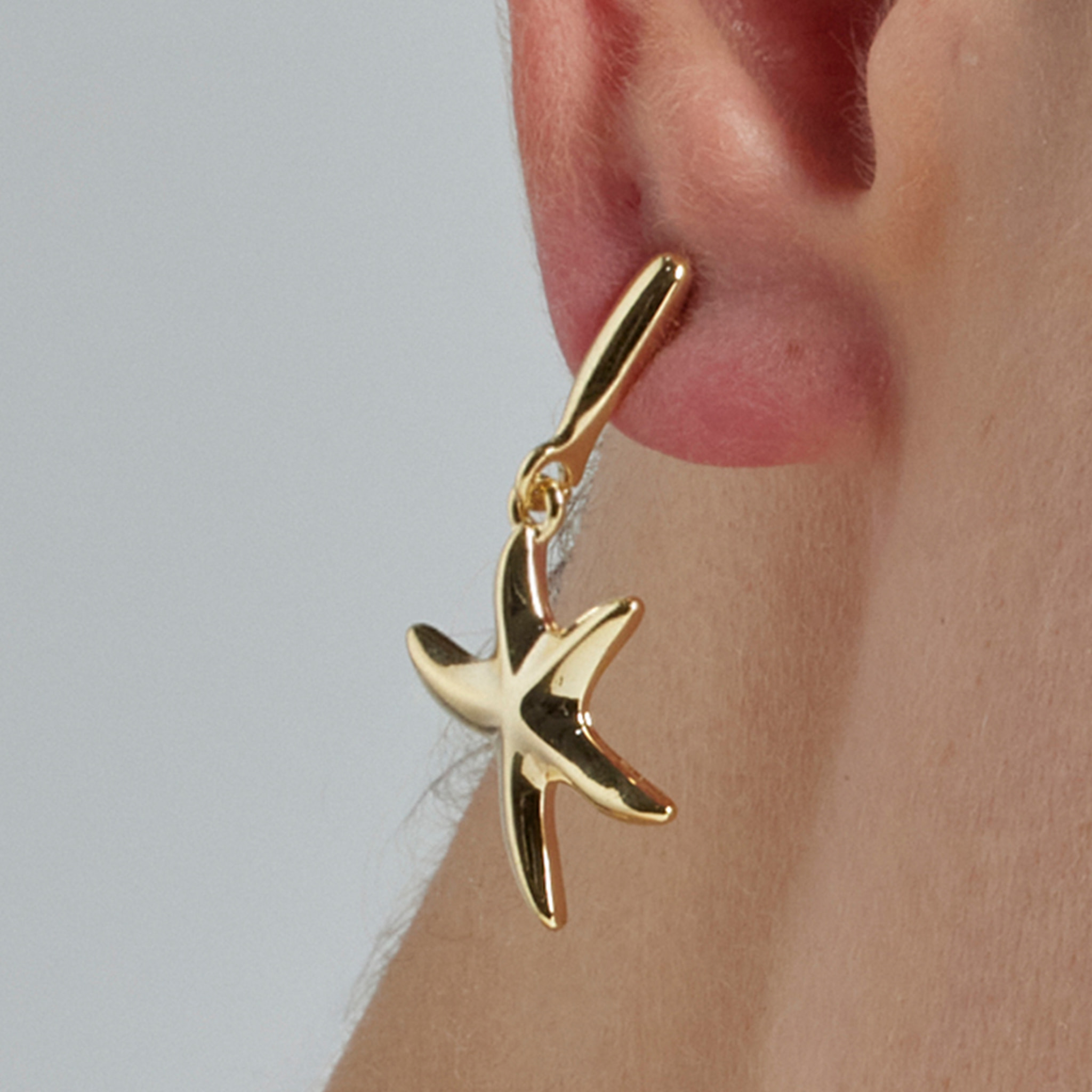 Pendientes acabados en oro amarillo de 18K