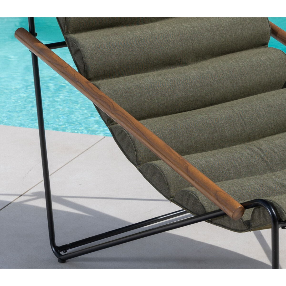 Fauteuil de détente en acier - bois et vert - SAVANE