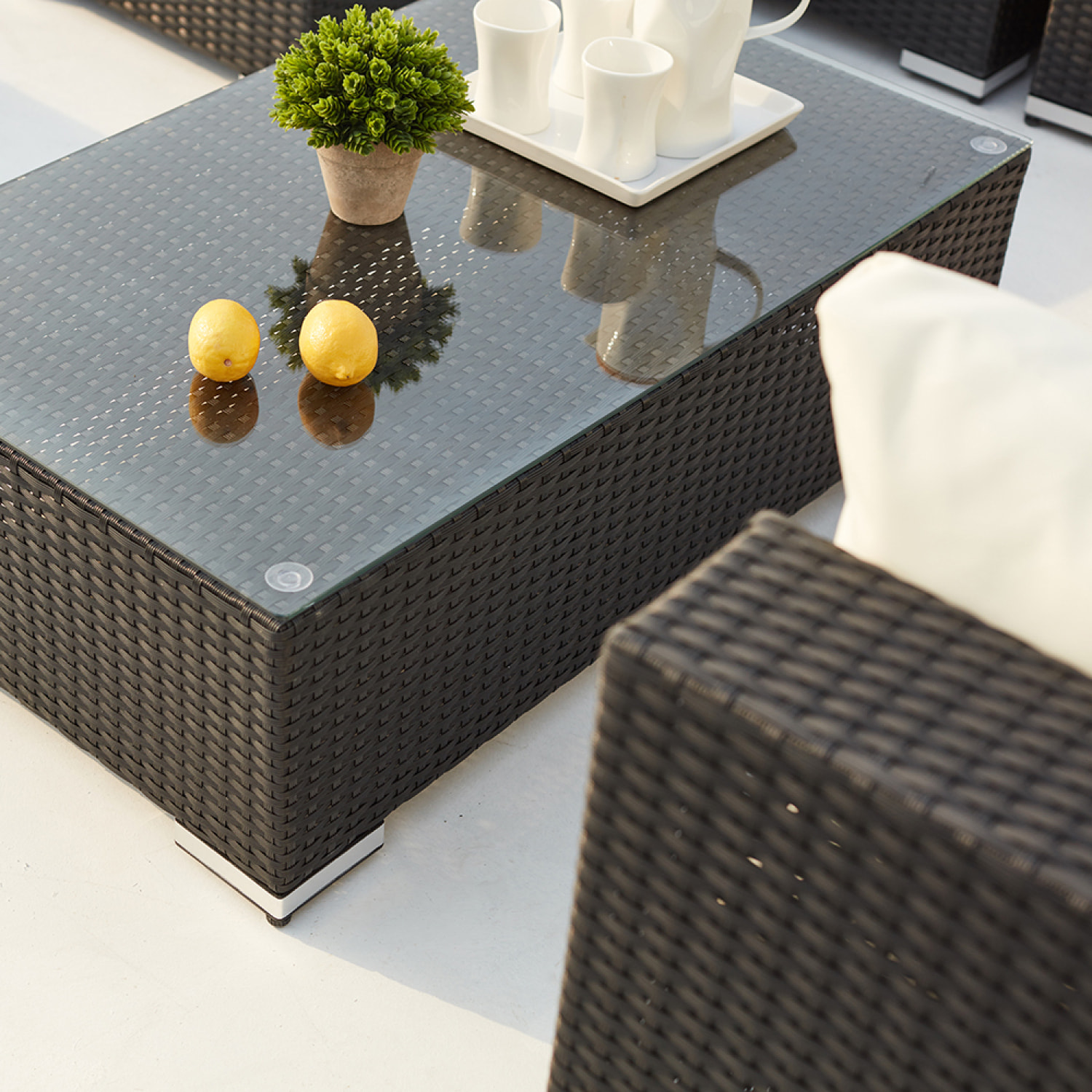 ENORA - Salon de jardin panoramique 8 places en résine tressée noir et blanc