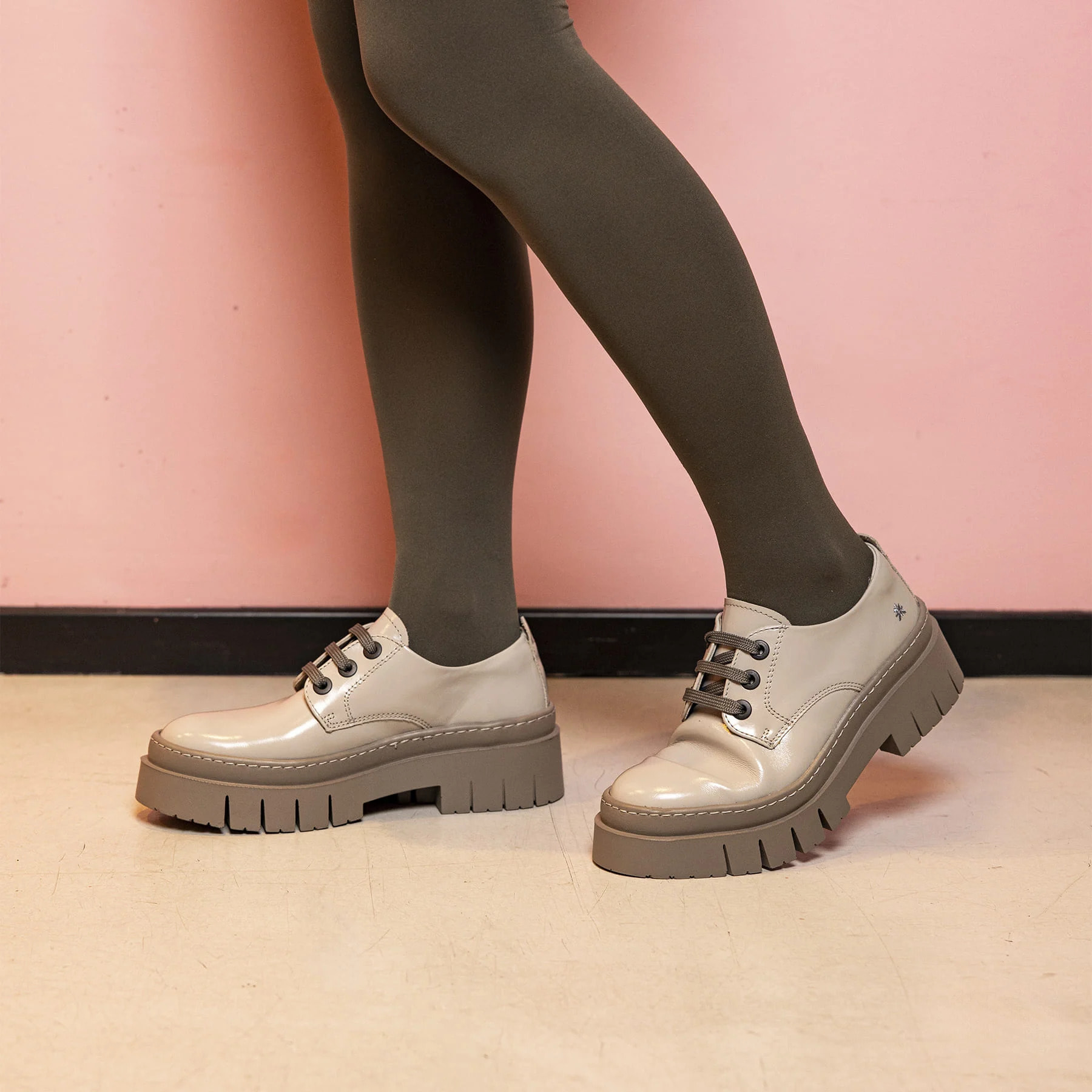 Zapatos 1952 NAPPA SHINNY JUNGLE/ AMBERES color Jungle
