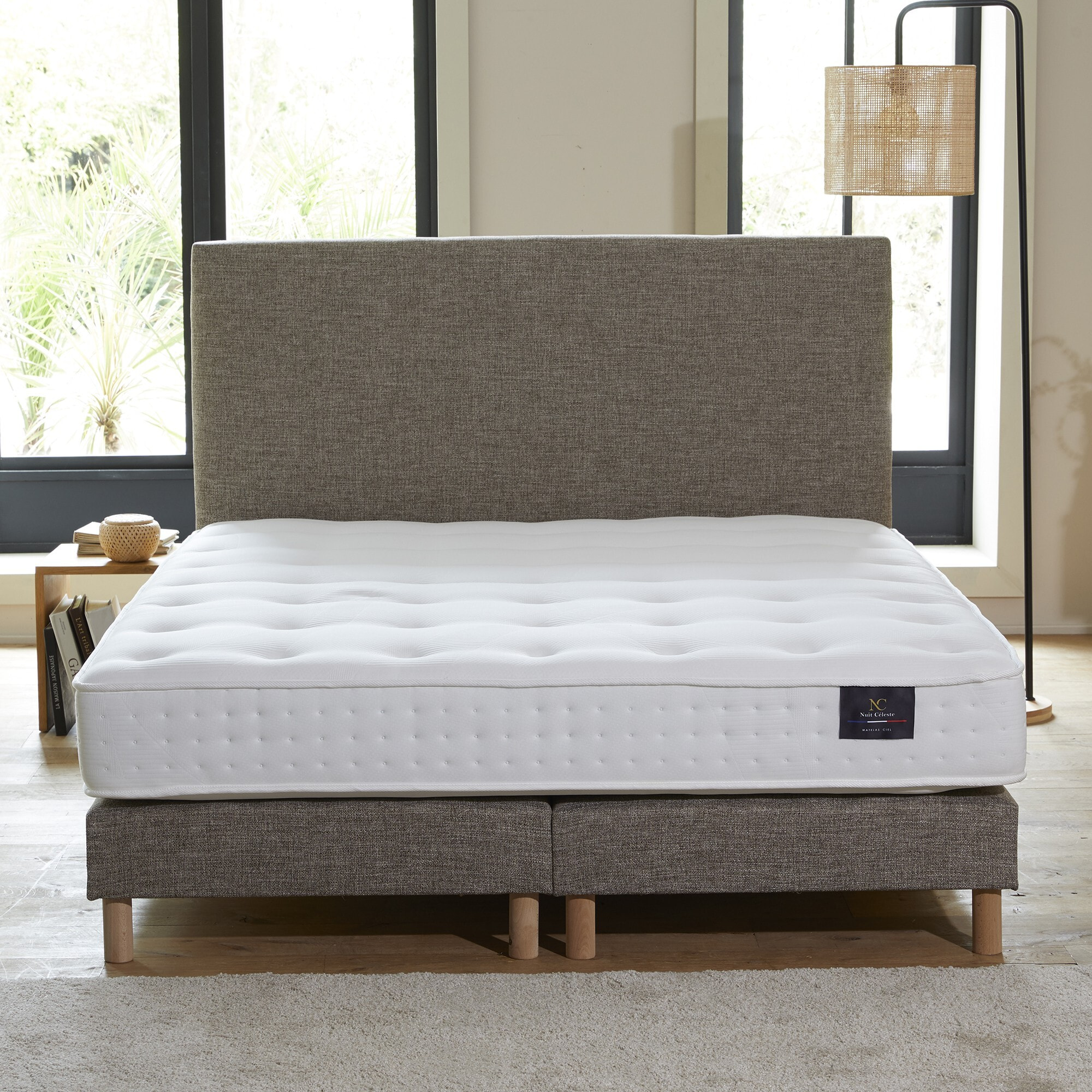 Sommier confort durable SYMBIOSE avec tête de lit lisse élégante
