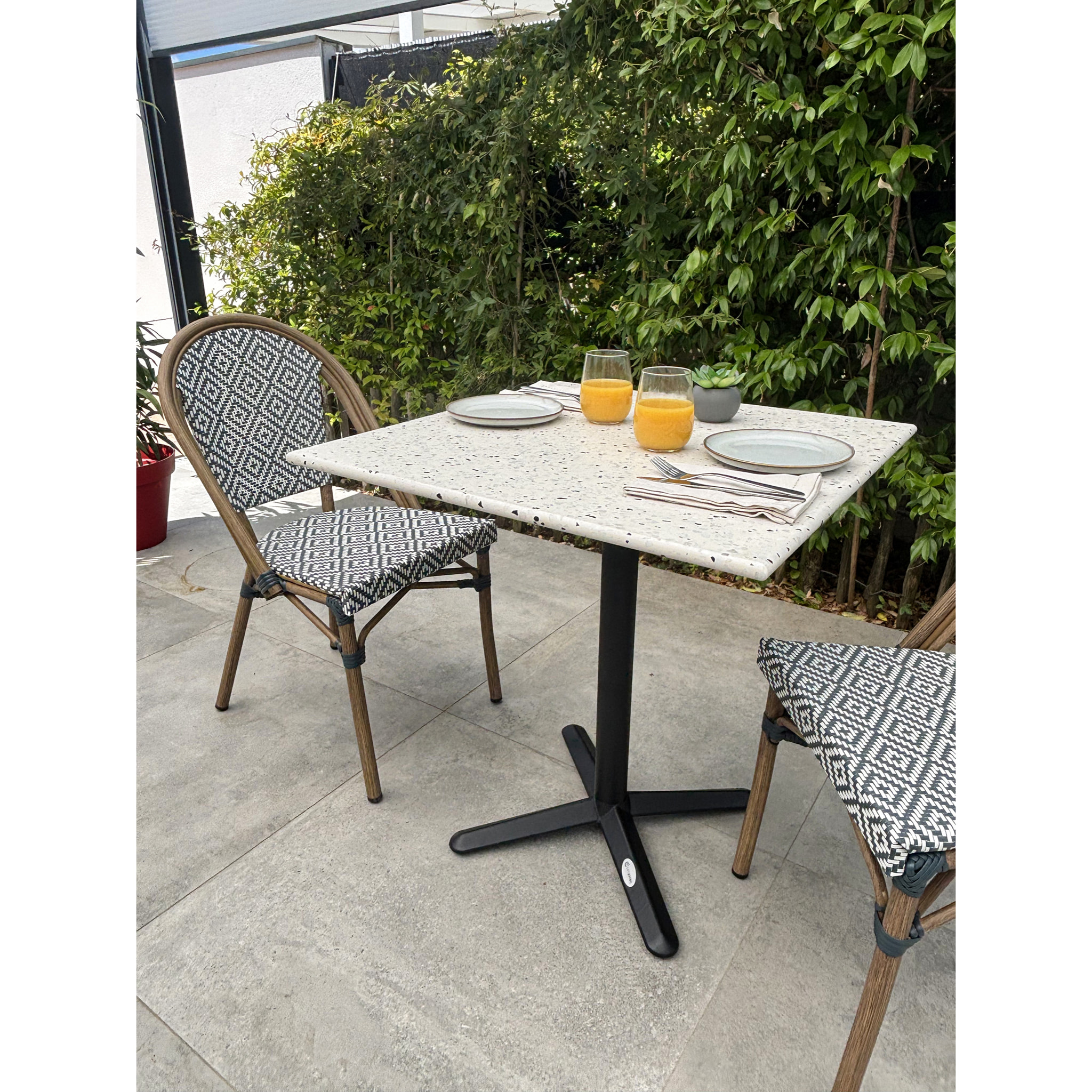 BISTRO - Ensemble repas de jardin 2 places en acier et plateau en terrazzo