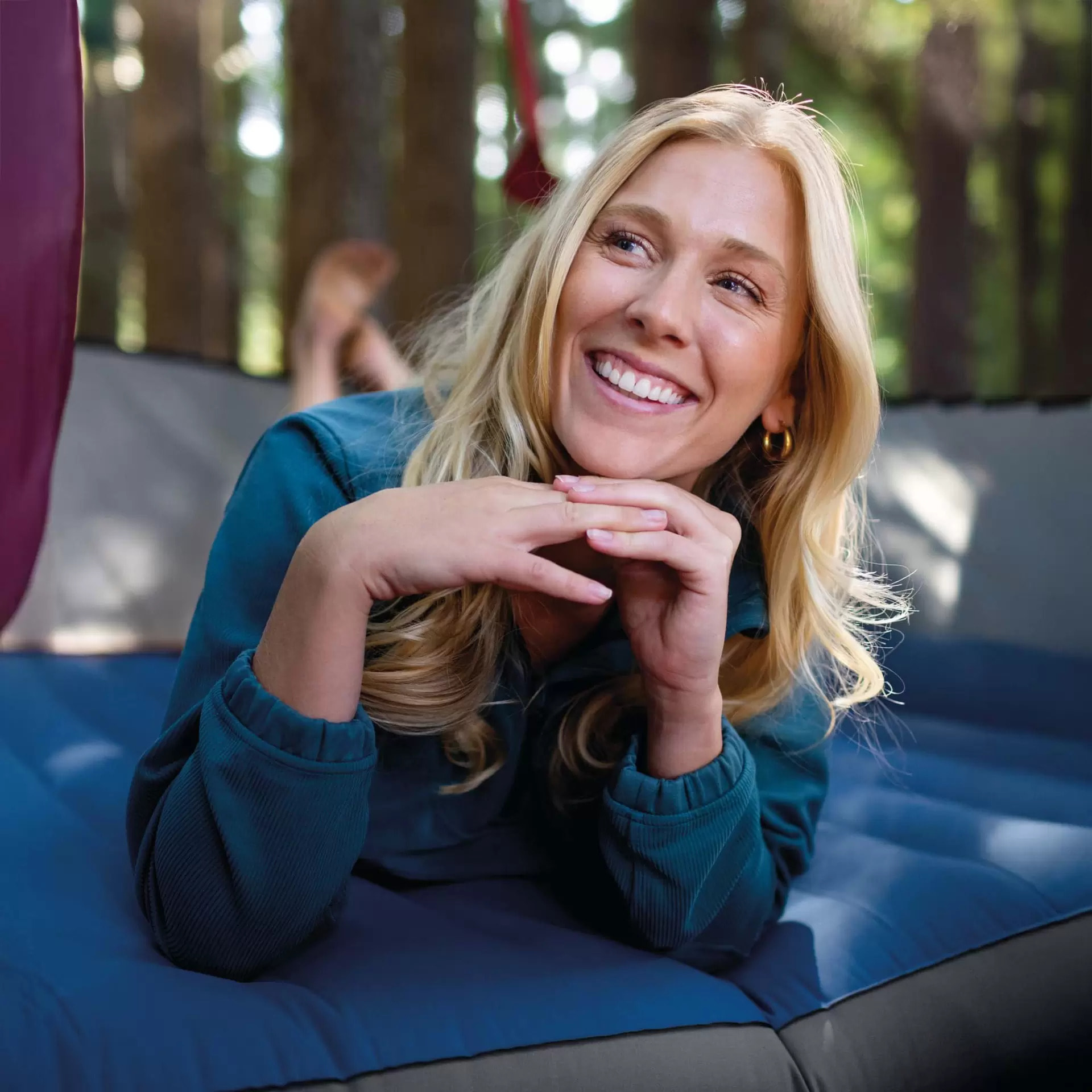 Intex 64012 - Materasso Gonfiabile Camping Piazza e Mezza in TPU, Blu, con Pompa Elettrica Portatile, 137x191x22 cm