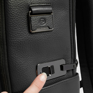 Piquadro Zaino da viaggio personalizzabile porta pc e iPad® con chiusura a impronta digitale