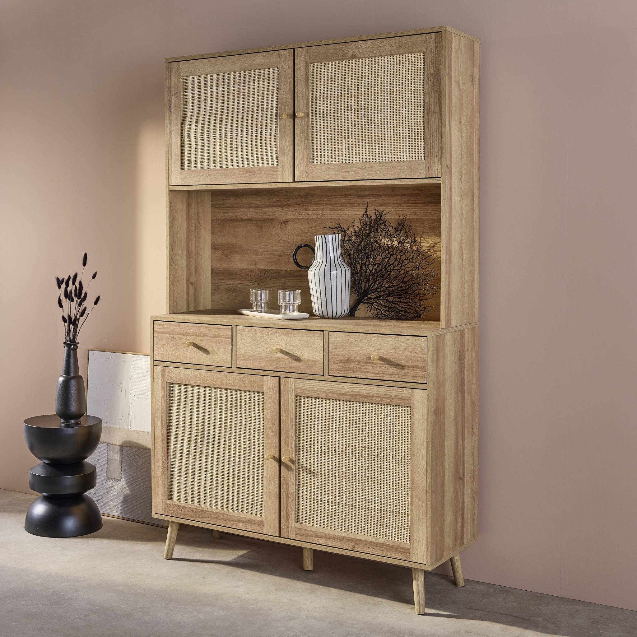 Buffet de cuisine BOHEME décor bois et cannage 4 portes 3 tiroirs 110 cm. Naturel. pieds en bois de pin revêtement papier