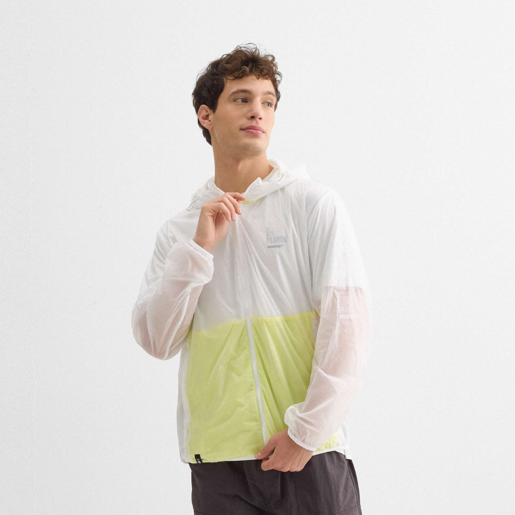 Corta vientos MUNICH streetwear de poliamida amarillo