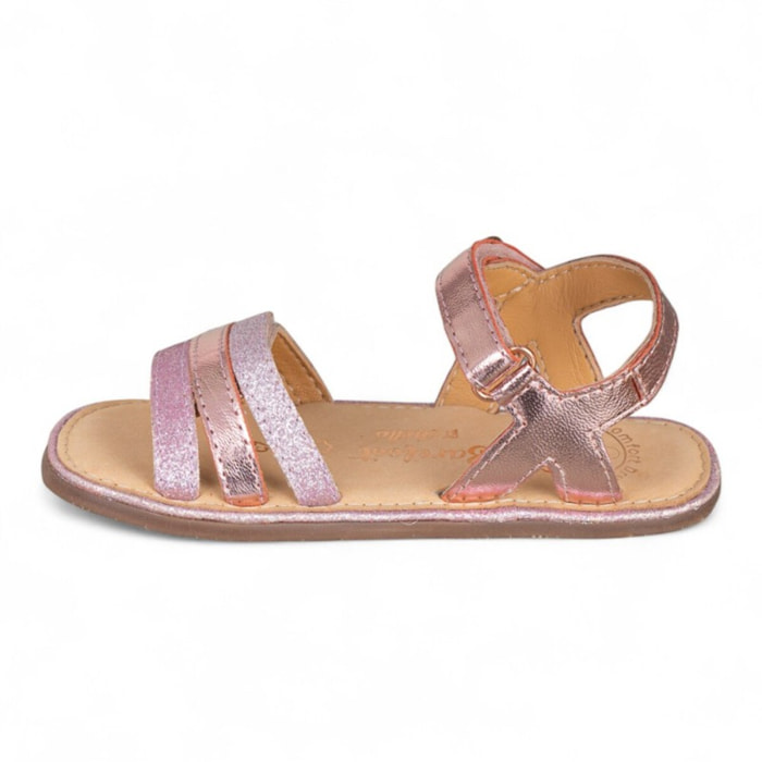 SANDALIA BAREFOOT PIEL CHETTO TIRAS METALIZADAS ROSA
