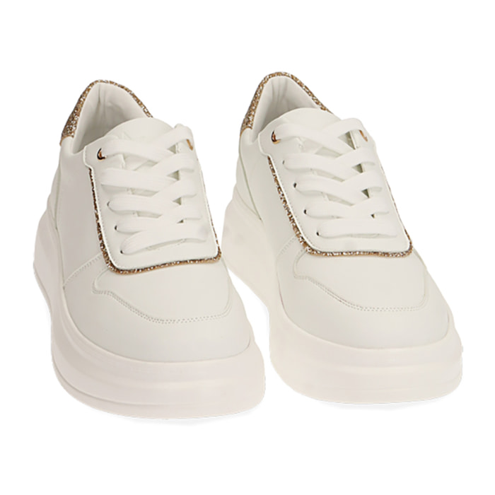 Zapatillas blancas con purpurina