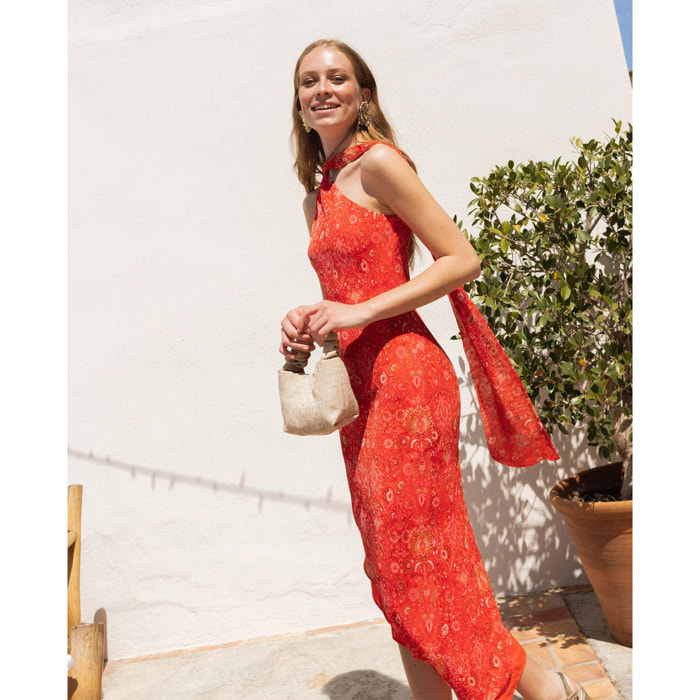 Vestido midi asimétrico con foulard.