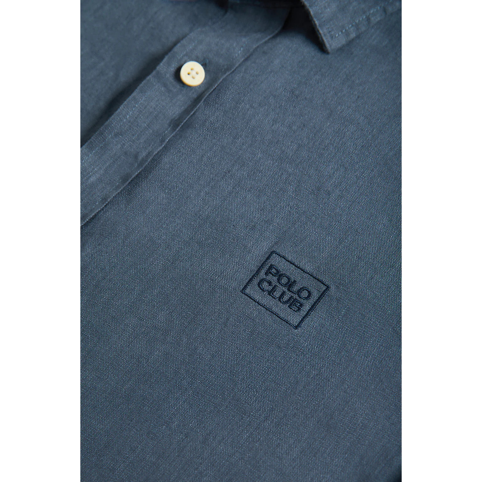 Camisa de lino azul denim de cuello francés y logo bordado