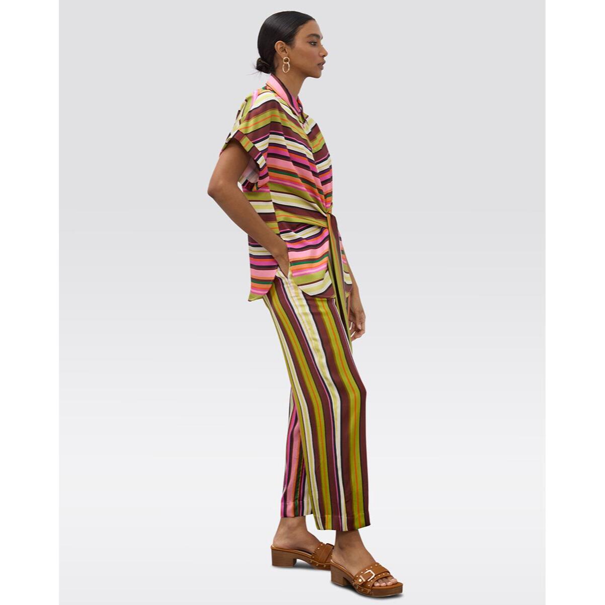 Blusa con cintura e stampa a righe multiple