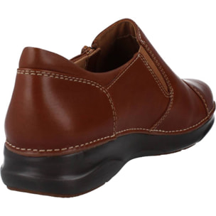 Zapatos Casual Mujer de la marca CLARKS  modelo APPLEY ZIP Brown