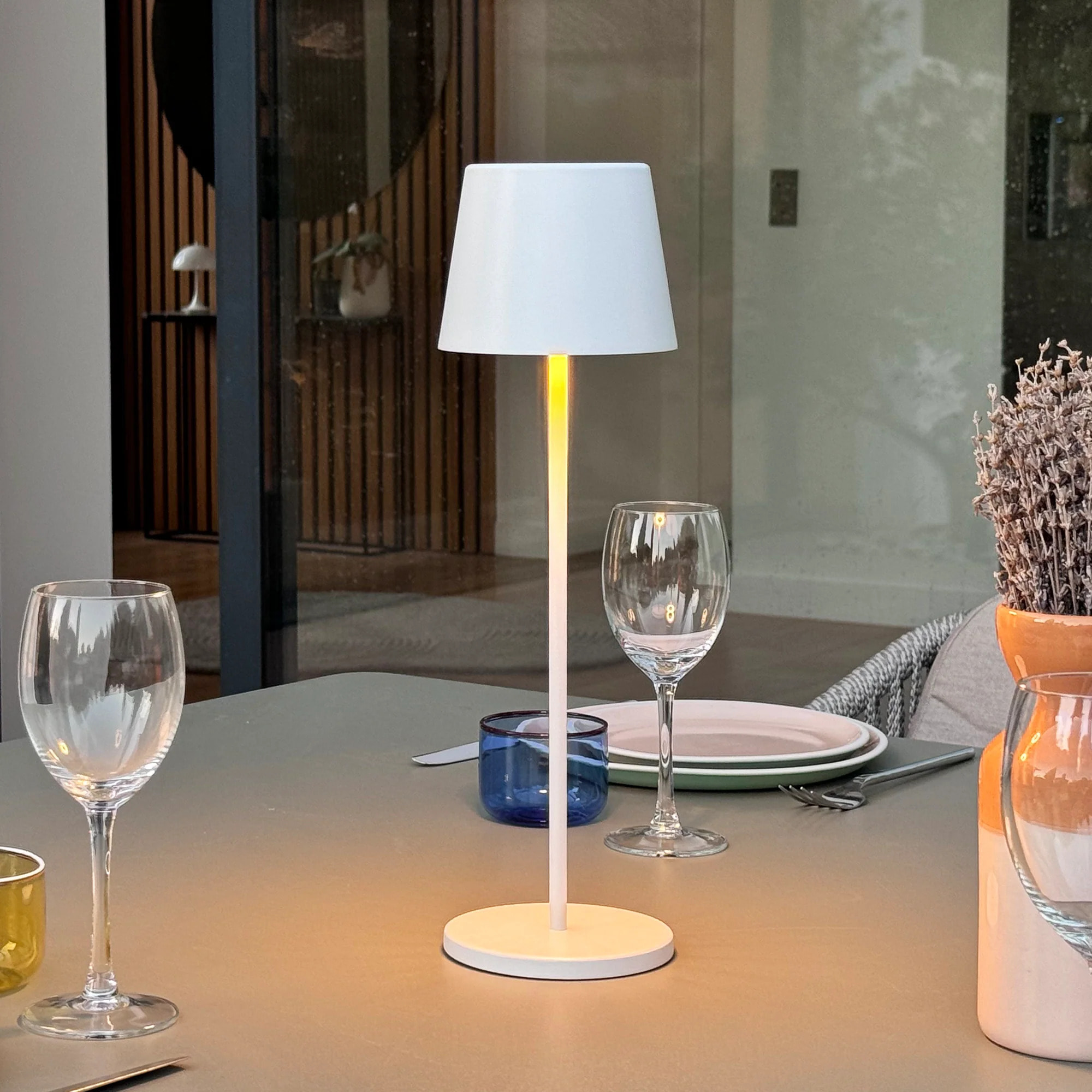 6 Lampes de table KELLY Blanc H38cm + base de chargement