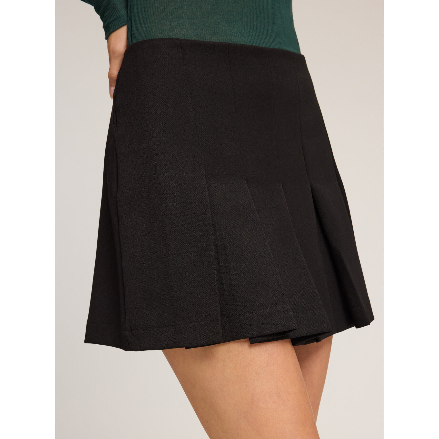 Motivi - Falda corta plisada - Negro