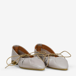 Bailarinas taupe en piel con puntera fina y fruncido