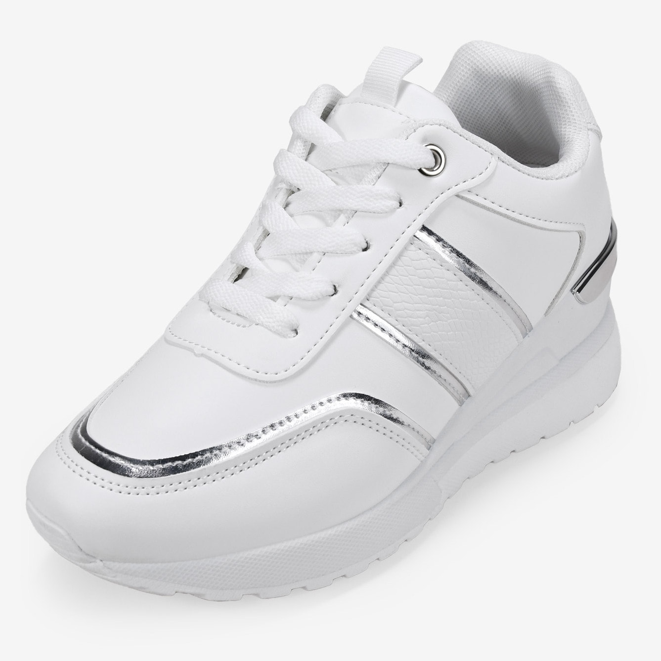 Zapatillas blancas con cordones y cuña