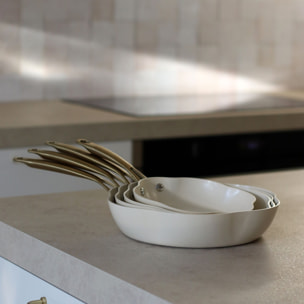 Poêle en aluminium recyclé beige 26cm en forme de fleur DAHLIA